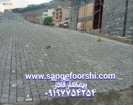 Different types of implementation of crushed stone, mountain stone, Malon stone, floor, wall facade