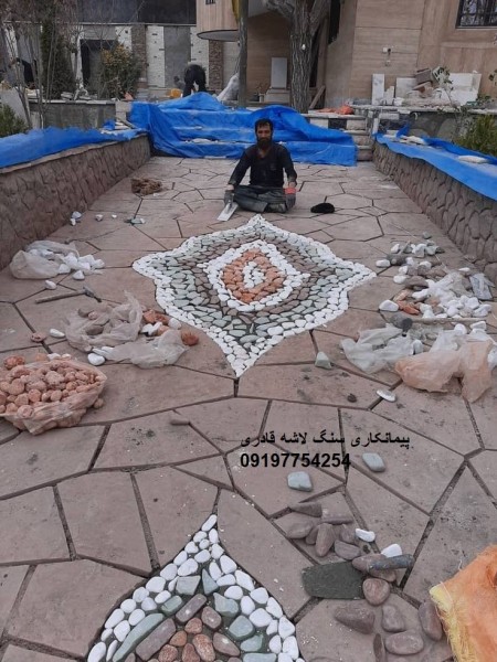 The implementation of hammered floor scrap stone