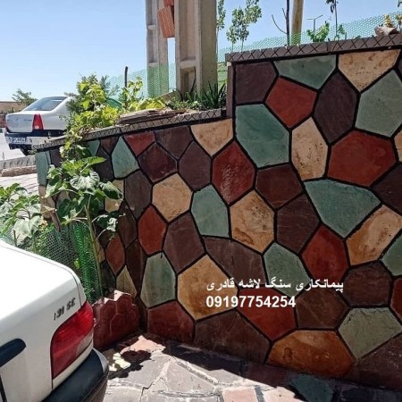 The implementation of hammered floor scrap stone