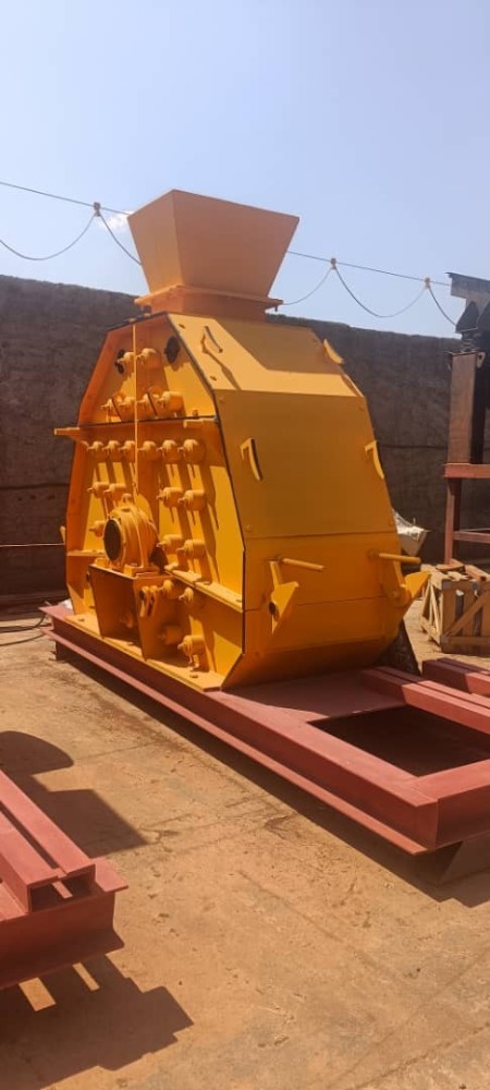 Double sided sand making crusher