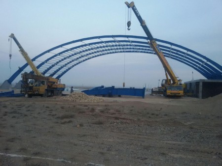 Shed construction - metal frame - overhead crane - stacking