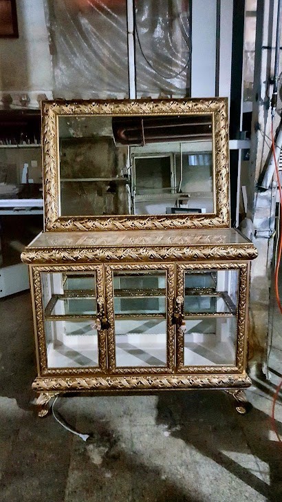 This is the Italian design console