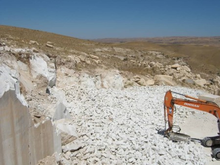 Sale of raw dolomite lumps from the mine