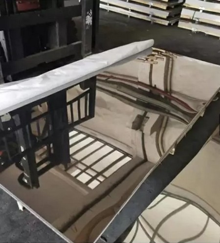 Selling a steel sheet 304 shiny thickness 0.4 mm