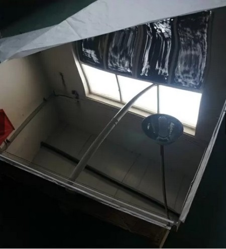 Selling a steel sheet 304 shiny thickness 0.4 mm