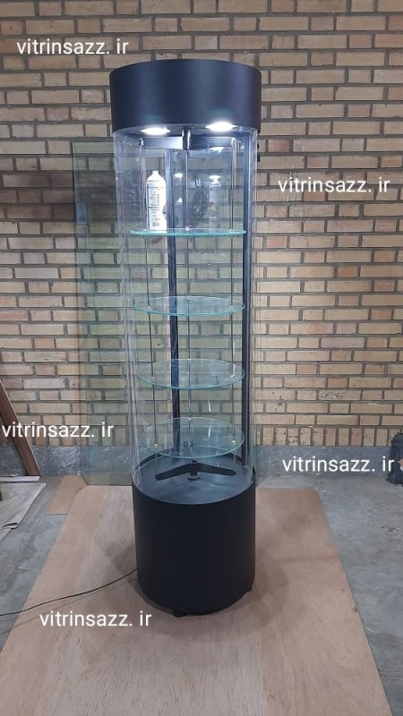 Full-round revolving showcases