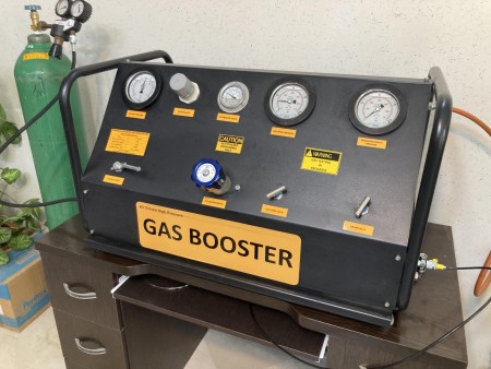 Oxygen gas booster