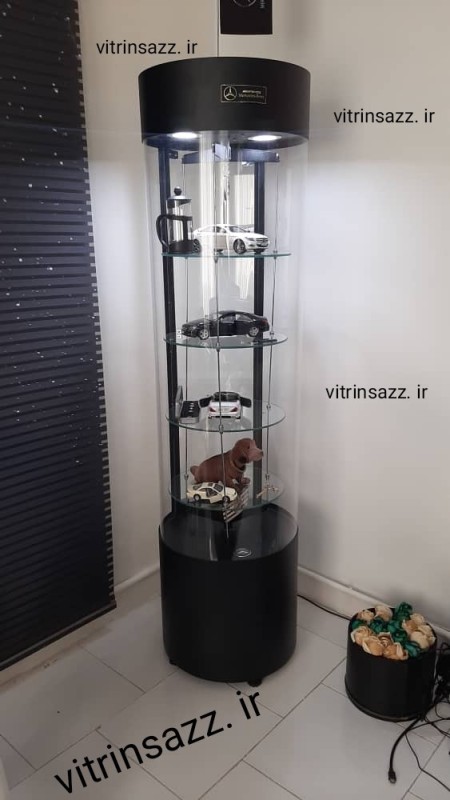 Full-round revolving showcases