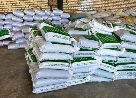 Complete biological fertilizer, pellet and liquid chicken manure, humic and 16-e ...