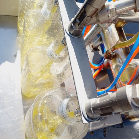Iramachine liquid filling and liquid packaging machine