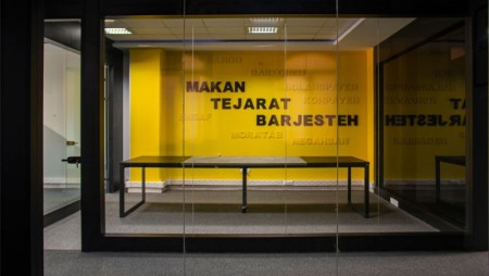 پارتیشن شیشه ای با فریم ام دی اف رنگی