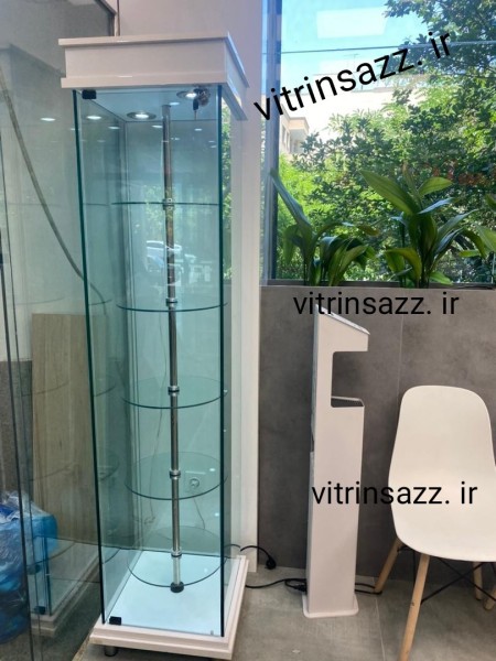 Revolving glass showcase