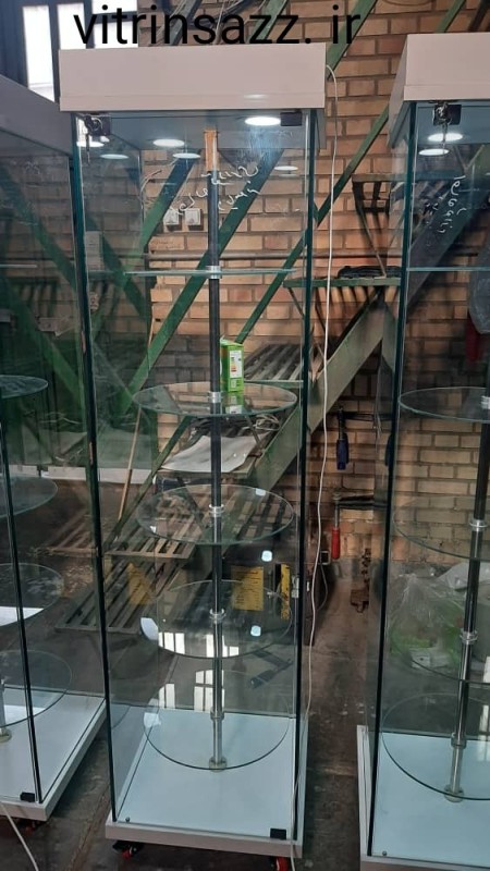Revolving glass showcase