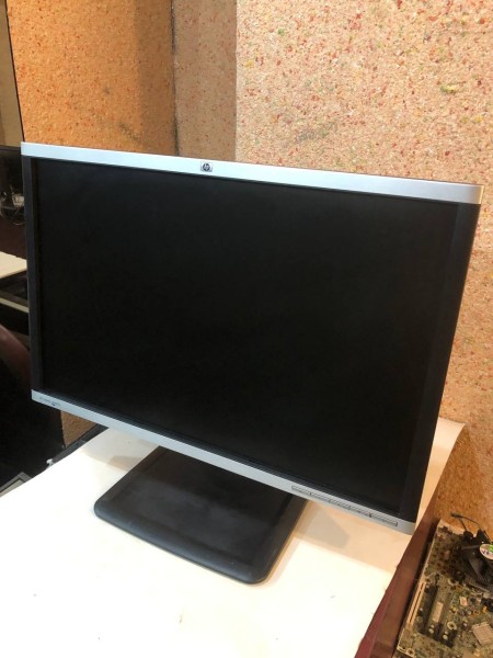 24 inch HP LA2405X monitor