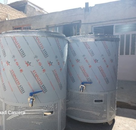 Single tank and double tank milk cooler in different sizes