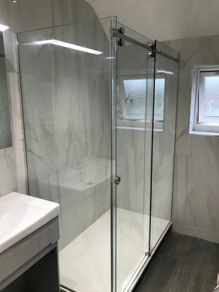 پارتیشن شیشه ای اداری و هندریل درب اتومات ترنج گلس