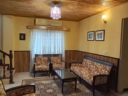 Selling a town villa below the price of the area