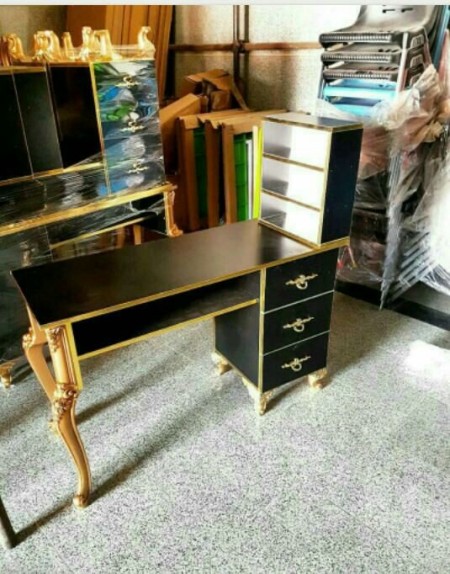 Industry's delicate nail table