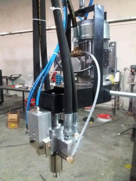 دستگاه تزریق فوم های پرشر