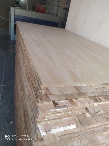 Oak veneered MDF