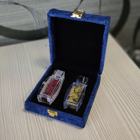 Gift saffron contains 1 gram of saffron - 10 grams of cardamom