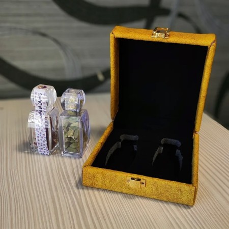 Gift saffron contains 1 gram of saffron - 10 grams of cardamom