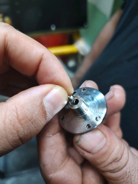 خدمات تراشکاری،سری کاری،فرز و طول تراشی CNC بدون محدودیت شکل