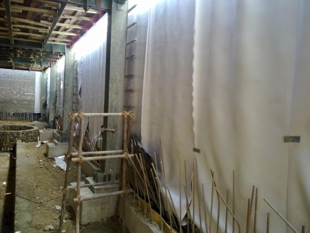 Drainage and sealing of construction pits with geosynthetic materials