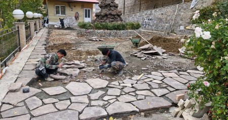 Natural crushed rock with the lowest cost for flooring