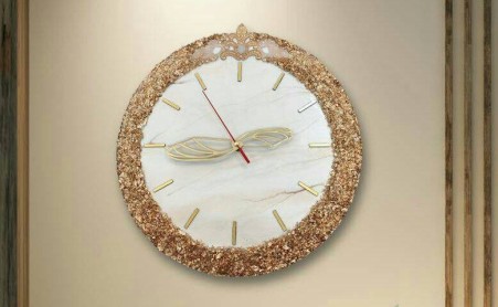 Crowned resin wall clock, diameter 35