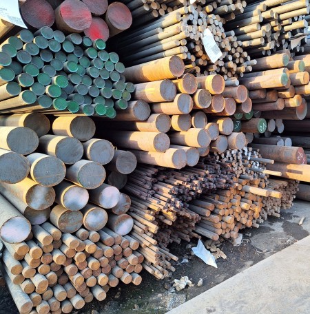 Sale of CK45 / ST52 / MO40 / ST37 alloy bars