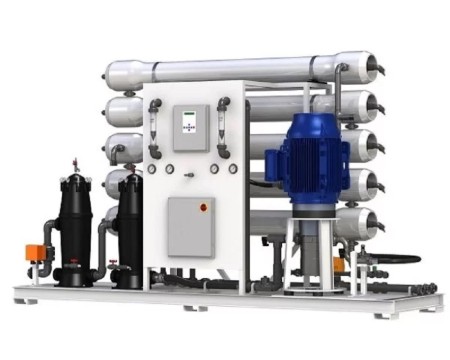 Sea water desalination and sea water purification device