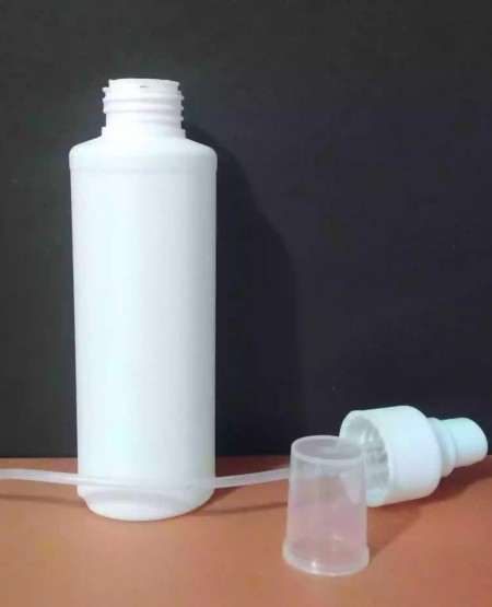 Immediate sale of plastic spray cans