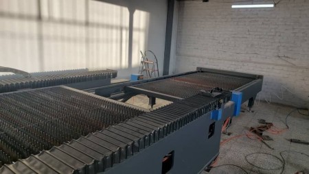 Laser cutting of metals