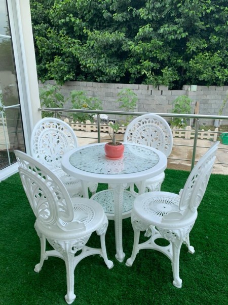 4 -person peacock polymer chair