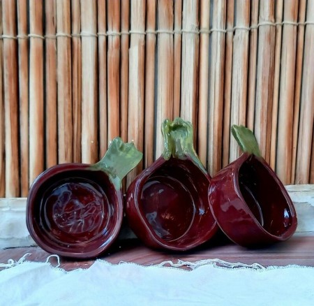 All kinds of handmade ceramic dishes suitable for Haft Sin