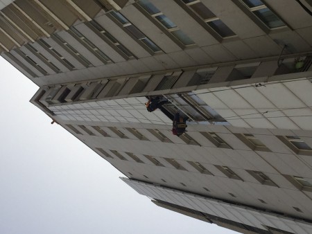 Title: Implementation of facade services without scaffolding and lifting with rope (rappel)