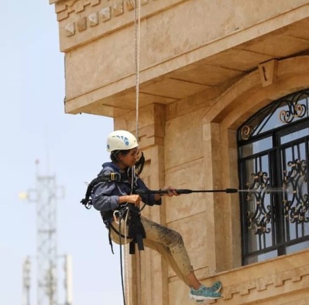 Title: Implementation of facade services without scaffolding and lifting with rope (rappel)