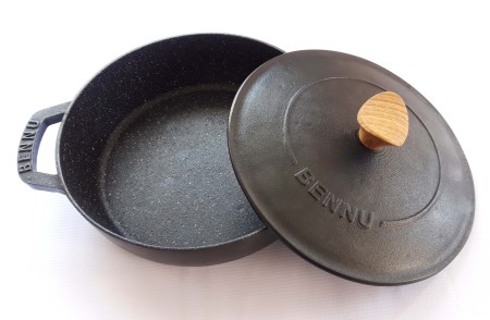Cast iron pan with two handles
