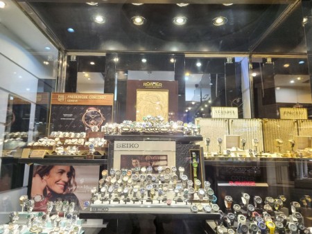 Gold showcase lamp for sale DFP