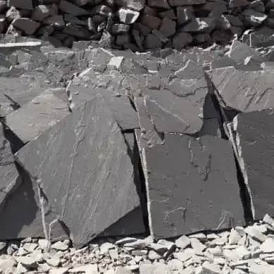 The execution of Malon stone installation of sheet stone by Mr. Rashidi Mazandaran