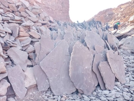 The execution of Malon stone installation of sheet stone by Mr. Rashidi Mazandaran