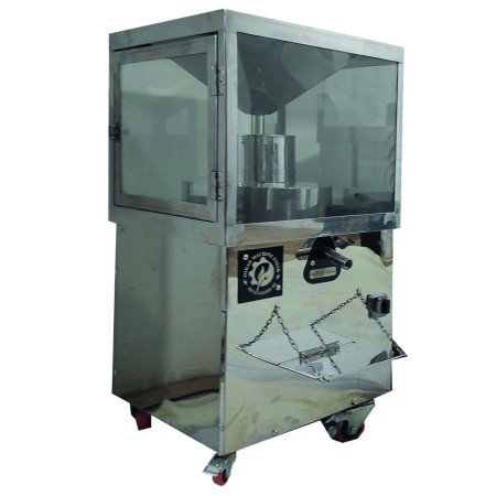 Traditional fencing of Hirad car making