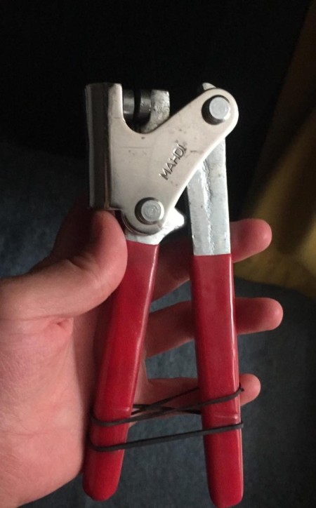 Lead seal, lead seal, wire seal