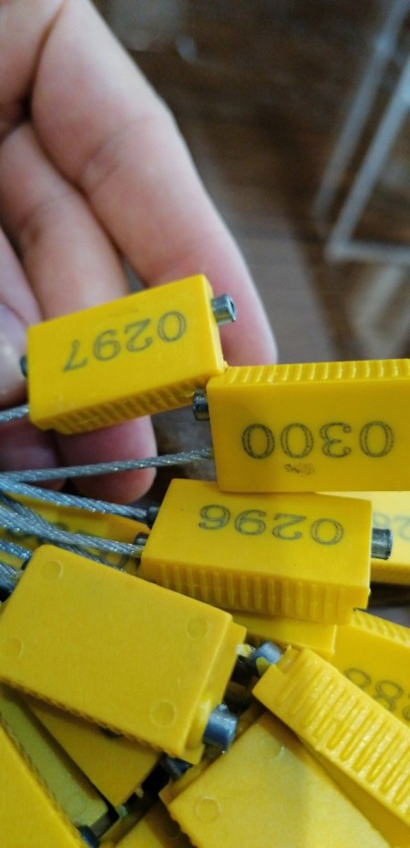 Lead seal, lead seal, wire seal