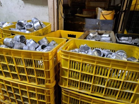 Tool basket, tool shelf