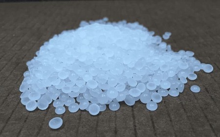 Buying and selling injected polyethylene granules