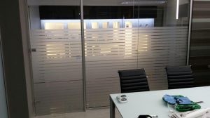 انواع برچسب شیشه یا استیکر شیشه دکوری(ویندوفیلم رفلکتیو فرانسه)