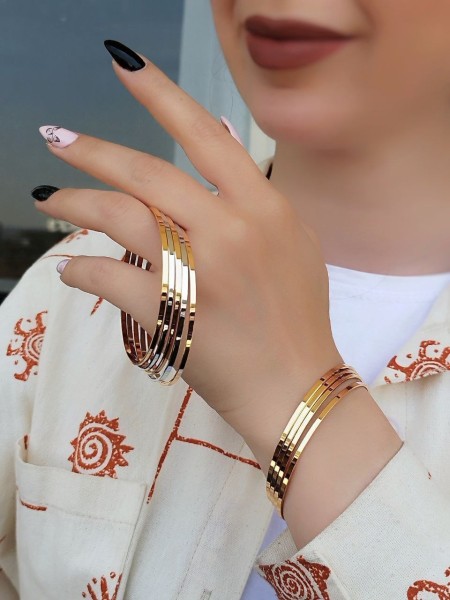 Sale of rhinestones in Tabriz