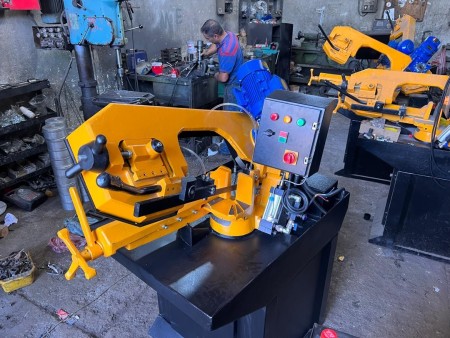 اره نواری اینورتردار با قابلیت زاویه زنی تا 60 درجه